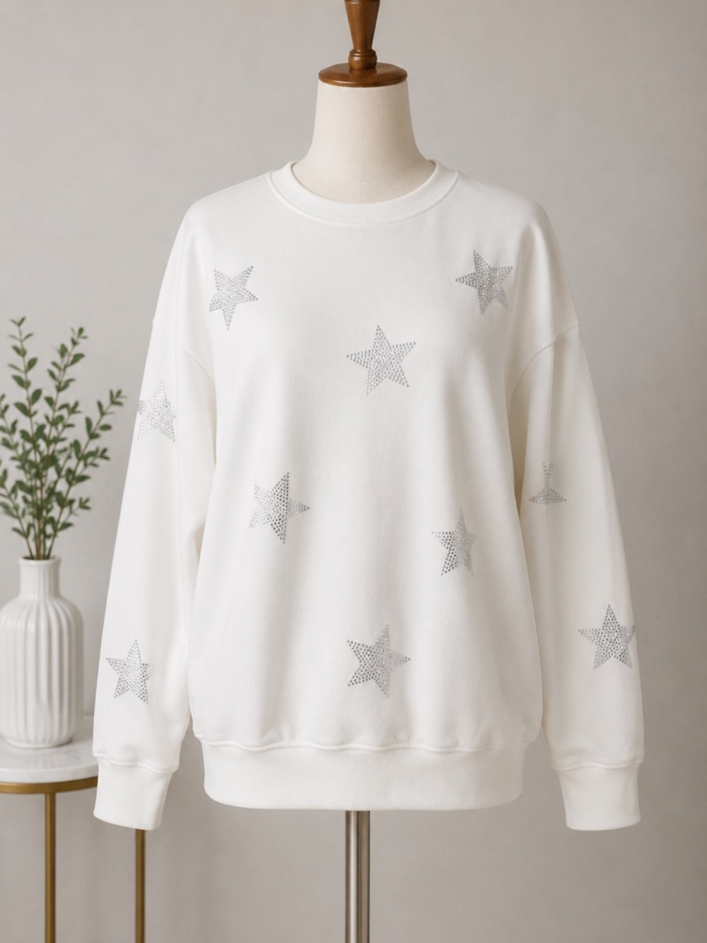 Madden Girl White Crewneck Sweatshirt with Silver Star Studs Size L